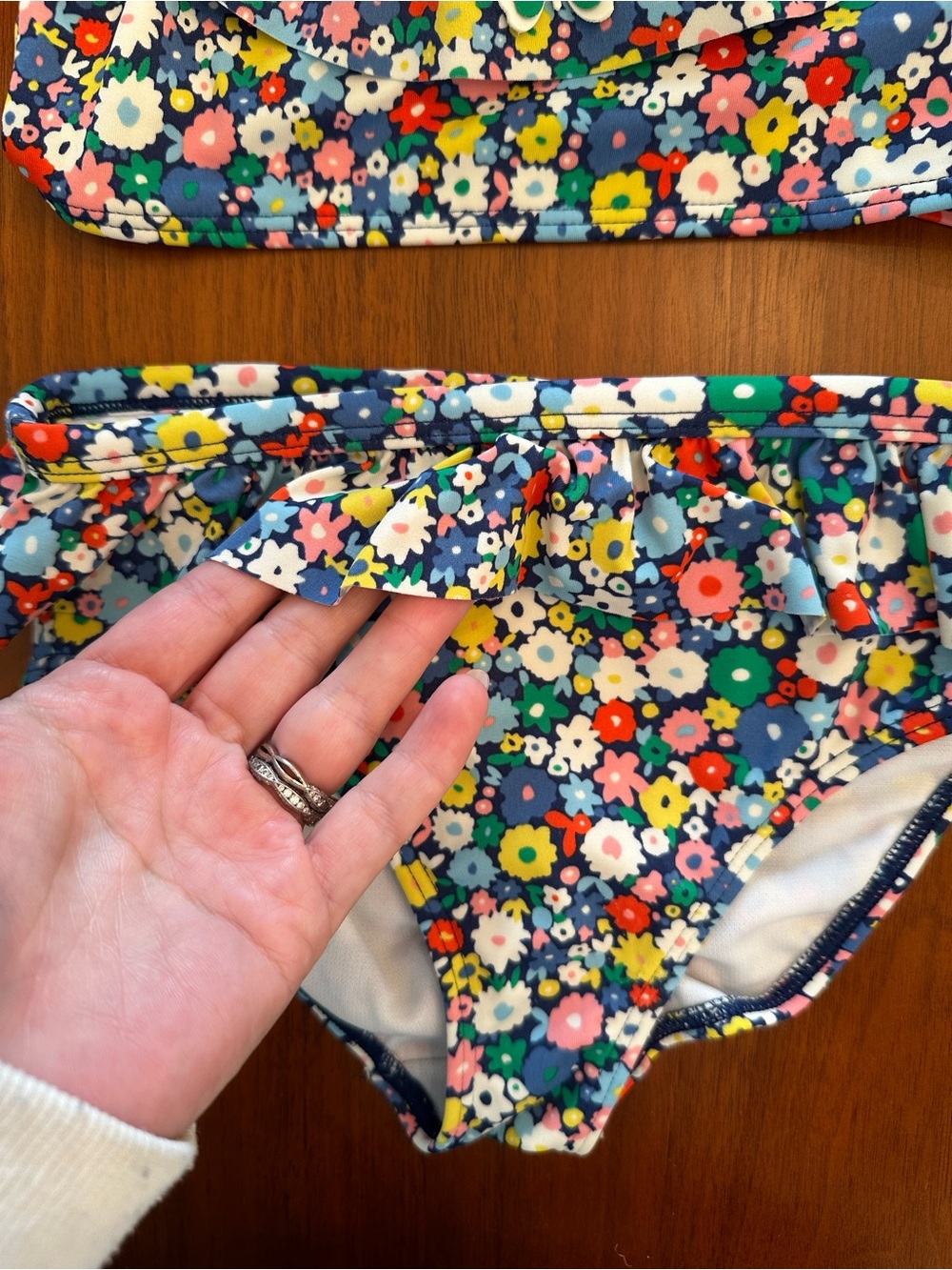 Mini Boden Girls Floral 3D Butterfly Ruffle Two-Piece Swim Set - Navy size 6-7 - Picture 2 of 6